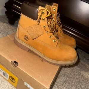 Big Kids 7 but women’s 9 as they run a little big